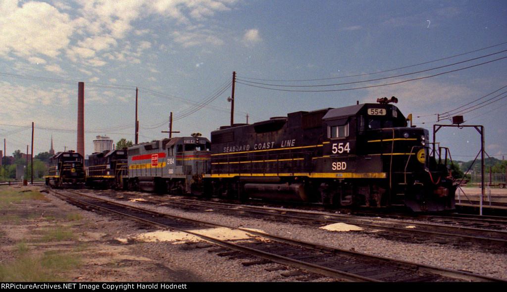 SBD 554 is one of four Geeps beside the turntable